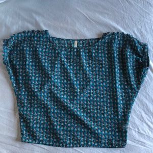 Lightweight floral blouse with sleeve detail